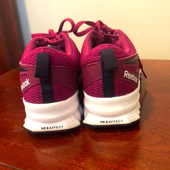 Reebok sneakers. Navy/Maroon color size 6.5 - Picture 2 of 5